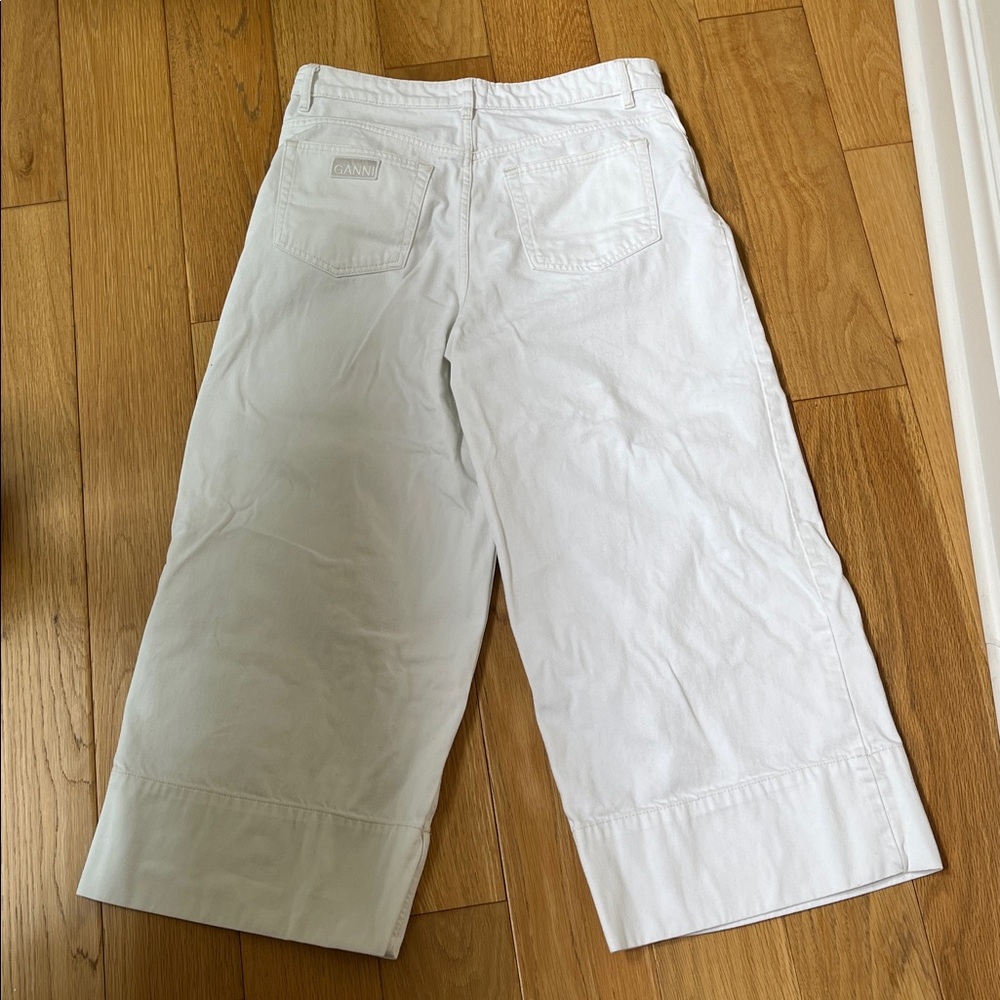 GANNI Wide Leg Cropped Jeans in White - Picture 6 of 9